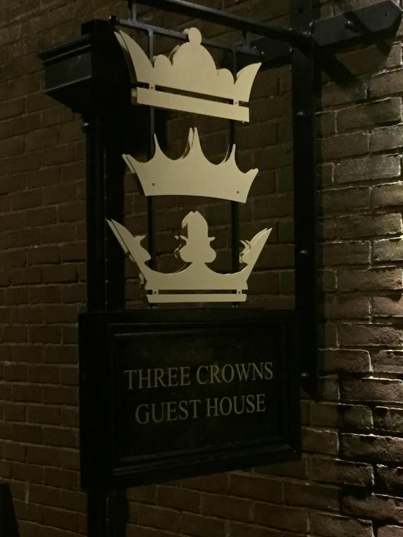 Three Crowns Guest House ساليزبري المظهر الخارجي الصورة